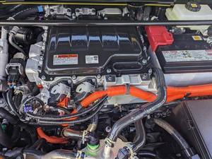 SUV Lexus RZ 300e Premium 4dr 2024 soigneusement utilisé avec roues de 18 po - Product Image 4