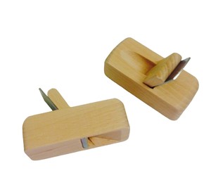 Ouvre-bouteille en bois de hêtre européen et en acier inoxydable |   Fabriqué à la main en Pologne |   Outil de cuisine et de bar écologique, poignée ergonomique - Product Image 2