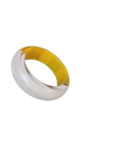 Bracelet jonc en résine jaune de qualité supérieure, élégant, rond, sculpté, bijou artisanal, pièce décorative de collection pour femme - Product Image 4