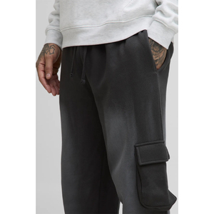 Pantalones deportivos tipo jogger para hombre con etiqueta y empaque personalizados, con tela de primera calidad y suministro al por mayor. - Product Image 3