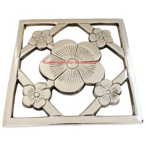 Dessous de plat en métal élégant résistant à la chaleur pour table à manger et cuisine Protection de comptoir tapis de plaque chauffante ton argent - Product Image 5