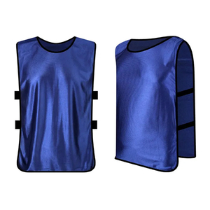 เสื้อกีฬาฟุตบอลผู้ชายแบบตาข่ายโพลีเอสเตอร์ 100% สีสันสดใส สายรัดยืดหยุ่น สวมใส่สบาย เหมาะสำหรับการฝึกซ้อม สามารถปรับแต่งได้ - Product Image 3