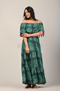 Vestido largo con estampado digital al por mayor con borlas, Vestido largo de playa vintage con hombros descubiertos vestido personalizado a precio de fábrica - Product Image 4