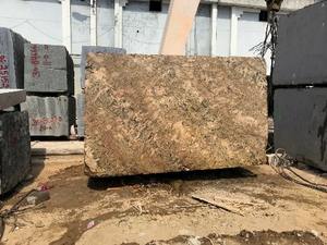 กระเบื้องและเคาน์เตอร์หินแกรนิตสีทองอลาสก้าขัดเงาทันสมัยแผ่นใหญ่ความแข็งแรงสูงสำหรับวิลล่าและโรงพยาบาลส่งตรงจากอินเดีย - Product Image 2