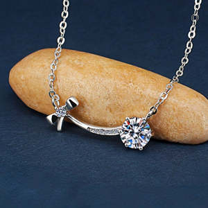 Collar de Boda Moderno de Plata de Ley S925 con Perla Negra, Collar de Moda para Mujer con Colgante de Moissanita VVS1 de 1 Quilate con Diseño de Lazo - Product Image 3