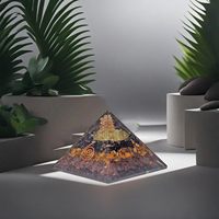 Großhandel KALA CULTURE Handgefertigte Dreifach-Schutz Orgonit-Pyramide mit Schwarzem Turmalin, Hämatit und Obsidian zur Heimdekoration