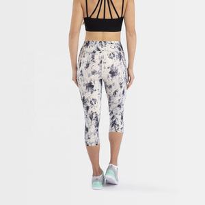 Leggings atléticos ligeros de tela de poliéster para mujer Leggings de yoga impresos sublimados - Product Image 3