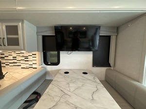 Remolque de Campamento Usado F-l-e-e-t-w-o-o-d F-l-a-i-r 28A 2024 en Venta para Camping y Viajes - Product Image 5