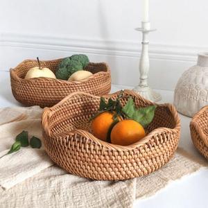 Panier en rotin durable et résistant à l'usure avec un design artisanal de qualité supérieure pour un rangement et un style intemporels - Product Image 1