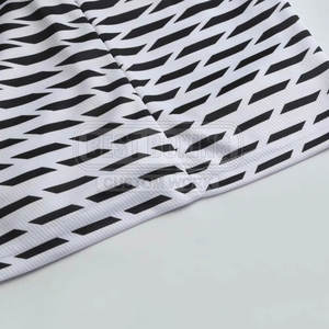 Conjunto de camiseta y pantalones cortos de baloncesto del equipo con impresión por sublimación para uniforme de baloncesto juvenil de diseño personalizado - Product Image 6