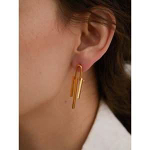 Orecchini Pendenti Minimalisti in Oro Massiccio, Design Leggero e Resistente all'Ossidazione, Ideali per Uso Quotidiano o Come Regalo - Product Image 6