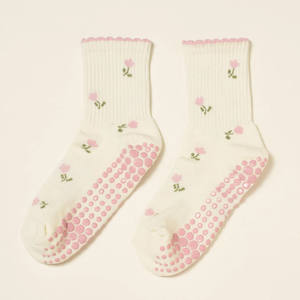 Chaussettes de Pilates personnalisées BCSI, tricotées, motif fleur de tulipe mignon, antidérapantes, respirantes, séchage rapide, à volants, pour femmes, pour la gym/yoga quotidienne en intérieur - Product Image 2