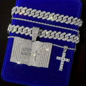 Collar con Colgante de Cadena Cubana Estilo Hiphop Urbano para Hombre, Diseño Completamente Cubierto de Moissanita, Chapado en Oro, Colgante de Tarjeta de Crédito Moderno - Product Image 3