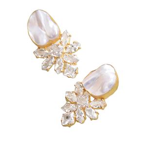 Boucles d'oreilles pendantes en laiton en gros, perle zircon baroque, fabrication artisanale, texture mate, sans nickel, durables, plaquées or 10 carats, prêtes pour le mariage - Product Image 5
