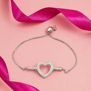 Pulsera Minimalista Zarkan con Dije de Corazón Plateado - Product Image 1