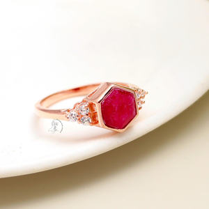 Anillo de bodas de plata de ley 925 OEM fino único al por mayor piedra preciosa semipreciosa rubí corte Hexagonal para fiestas - Product Image 4