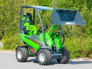 Mini Cargadora Avant 225 con Motor Kohler, 1 Año de Garantía, Capacidad de 700 kg para Bomba Hidráulica, Potencia de 16.8 kW - Product Image 5