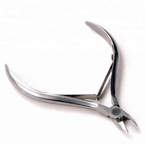 Pince à cuticules en acier inoxydable de qualité chirurgicale pour les soins de pédicure - Product Image 1