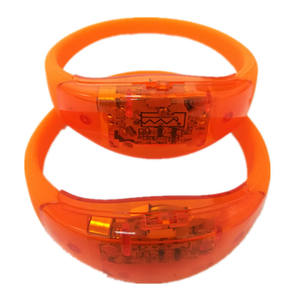 2023 nouveauté cadeaux contrôle du son lampe de poche Led Bracelet en Silicone cadeaux de fête Logo personnalisé LED clignotant Bracelet Bracelet - Product Image 6