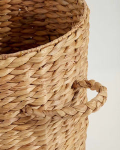Panier en jacinthe d'eau tissé au design chic d'inspiration bohème pour les maisons modernes, ajoutant chaleur, texture, élégance naturelle intemporelle - Product Image 2