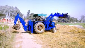 Accesorio de retroexcavadora de hierro de alta calidad para motor de Tractor 4WD, máquina versátil totalmente hidráulica para Material de excavación - Product Image 4