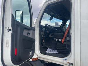 Distribuidores autorizados para el NUEVO 2019/2020 Freightliners Cascadia Day Cab Tractor EN EL NUEVO camión de doble combustible - Product Image 3