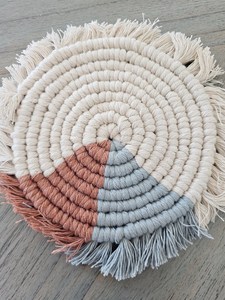 Sous-verre de table en macramé Fabricant indien Fournisseur en vrac pour la décoration de la salle à manger dans plusieurs options de couleur - Product Image 3