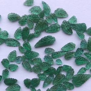 Piedra preciosa en forma de hoja tallada verde esmeralda de Zambia Natural de 3-8mm con certificación IGI para la fabricación de joyas al por mayor - Product Image 1