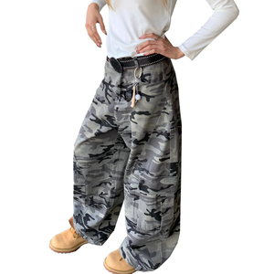 Venta al por mayor Hip Hop camuflaje ropa de trabajo Scimitar Jeans Streetwear estilo oscuro Cargo pantalones moda hombres pantalones vaqueros holgados - Product Image 2