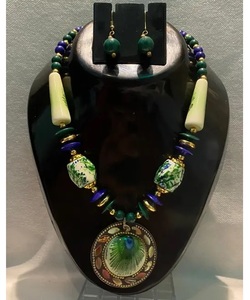 Collar de resina multicolor de alta calidad, India para mujeres de joyería de moda, collar de resina hecho a mano de aspecto moderno - Product Image 3