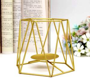 Lot de 2 bougeoirs en T en métal de forme hexagonale pour la décoration du salon Bougeoir en T de luxe fini or - Product Image 2