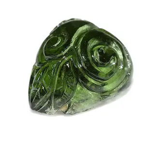 Auténtico tallado de moldavita checa, tallado de hojas de piedras preciosas naturales verdes con certificado IGI - Product Image 4