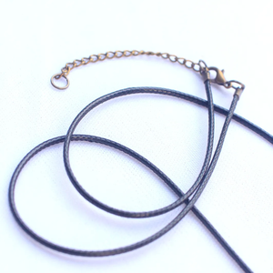 Collar de oruga pequeña de cáscara de coco-hecho a mano y ecológico | Viet Fargimex - Product Image 3