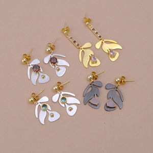 Boucles d'oreilles Apatite Hydro Quartz de créateur Boucles d'oreilles en forme de pierre précieuse plaquée argent Fantaisie Design Prong set Trendy Dangling Jewelry Studs Earring - Product Image 4