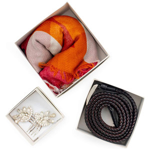 Boîtes imbriquées en papier kraft recyclé Petites boîtes cadeaux carrées avec couvercles Emballage écologique rouge cerise sauvage - Product Image 4