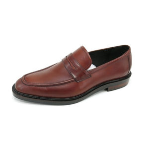 Zapatos de cuero marrón para hombre que ofrecen materiales de primera calidad y un diseño robusto, diseñados para una elegancia formal y comodidad. - Product Image 6