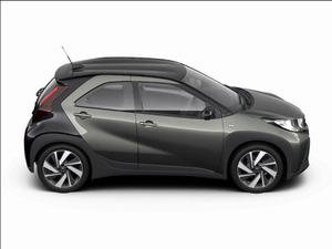 Toyota Aygo X 1.0 VVT-i Euro 6 Automático RWD 2023 Usado, con Asientos de Cuero, Cámara Trasera, 5 Puertas, Paquete de Estacionamiento, Volante a la Derecha - Product Image 2