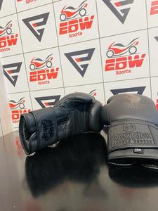 Gants de boxe professionnels en cuir de vachette noir mat durable et élégant pour l'entraînement et l'équipement d'arts martiaux de combat - Product Image 3