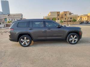 Grand Cherokee SUV V6 Diésel AWD 2021 Usado con Asientos de Cuero, Control de Crucero Adaptativo, Volante a la Izquierda, Neumáticos R16, Interior Claro - Product Image 2