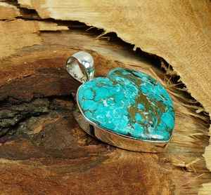 Pendentif en forme de cœur en turquoise fait à la main, argent sterling 925, pierre de naissance d'avril, bijou en pierre précieuse naturelle, cadeau pour elle - Product Image 3