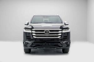 Precio con Descuento Especial 2025 Toyota Land Cruiser VXR 3.3L - Attitude Negro Interior Negro y Rojo Oscuro - Product Image 2