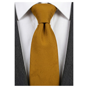 Set di Accessori alla Moda: Cravatta, Fazzoletto da Taschino e Gemelli in Finta Pelle Scamosciata Giallo Senape, Confezionato in Scatola Regalo - Product Image 4