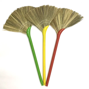 Balai à gazon fait à la main au Vietnam manche en plastique durable poils d'herbe naturelle douce intérieur extérieur maison cour jardin nettoyage - Product Image 1