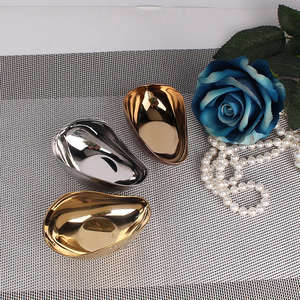 Moderno Tazón Curvo para Servir de Acero Inoxidable con Acabado Dorado y Plateado, Plato para Aperitivos de Metal de Grado Alimenticio para Uso en Hoteles, Restaurantes, Cafeterías y Bares - Product Image 3