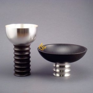 Bol de service alimentaire traditionnel en métal poli miroir brillant et en matériau noir avec support en aluminium plaqué or Japonais attrayant - Product Image 3