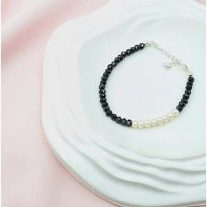 Bracelet en spinelle noire et perles d'eau douce pour les occasions de cadeaux - Product Image 2