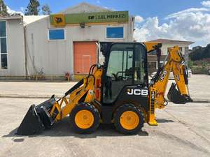 Chargeuse compacte sur pneus JCB 1CXT et accessoires avec moteur Yanmar, boîte de vitesses et pompe – Matériel de construction haute performance - Product Image 4