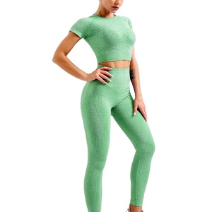 Leggings Deportivos Transpirables para Mujer, Conjunto de Top Deportivo y Shorts de Yoga de Compresión, Secado Rápido y Elástico - Product Image 1