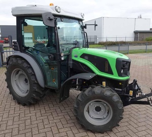 Tractor Agrícola Compacto Verde con Cabina Cerrada, Tractor Utilitario Agrícola con Neumáticos Grandes, Máquina para Trabajo de Campo - Product Image 3