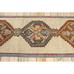 Alfombra Turca Vintage de 2.7x11 pies, Alfombra de Pasillo, Alfombra con Estampado Animal Rojo - Product Image 2